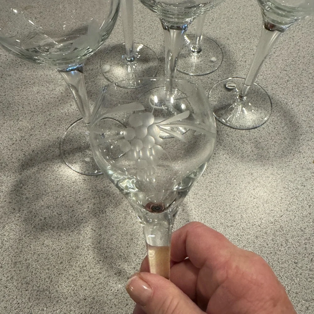 Vintage Elegant Clear Wine Glass Set with Etched Grapes‎